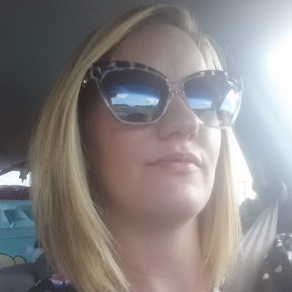 Meet your Posher, Amanda - Picture 1 of 1